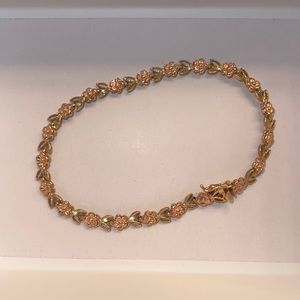 Gold bracelet with roses